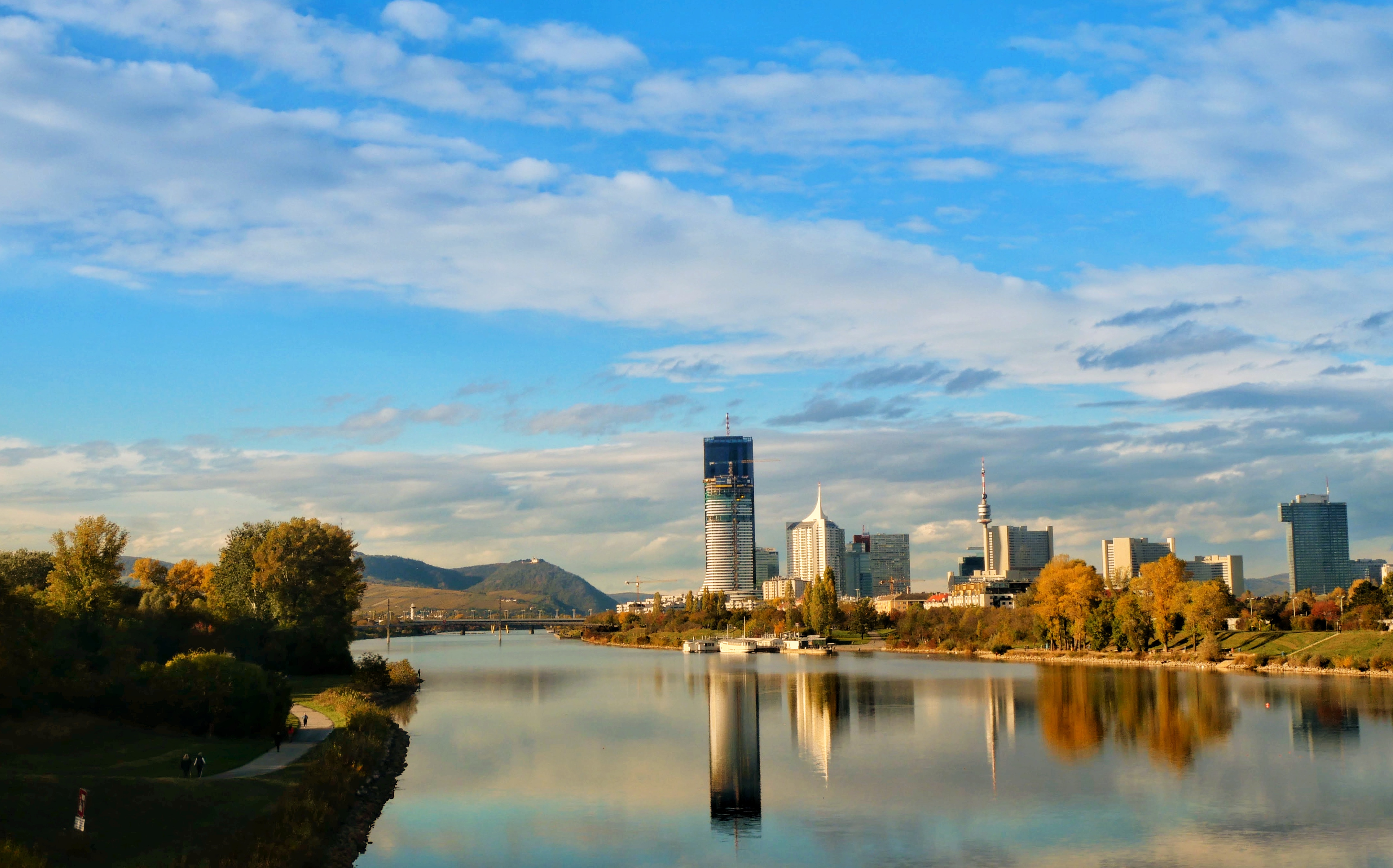Wiener Skyline an der Donau